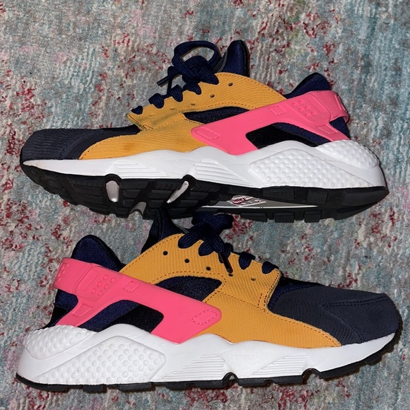 Great condition WMNS Nike Huarache Run - Size 9 - Picture 10 of 14